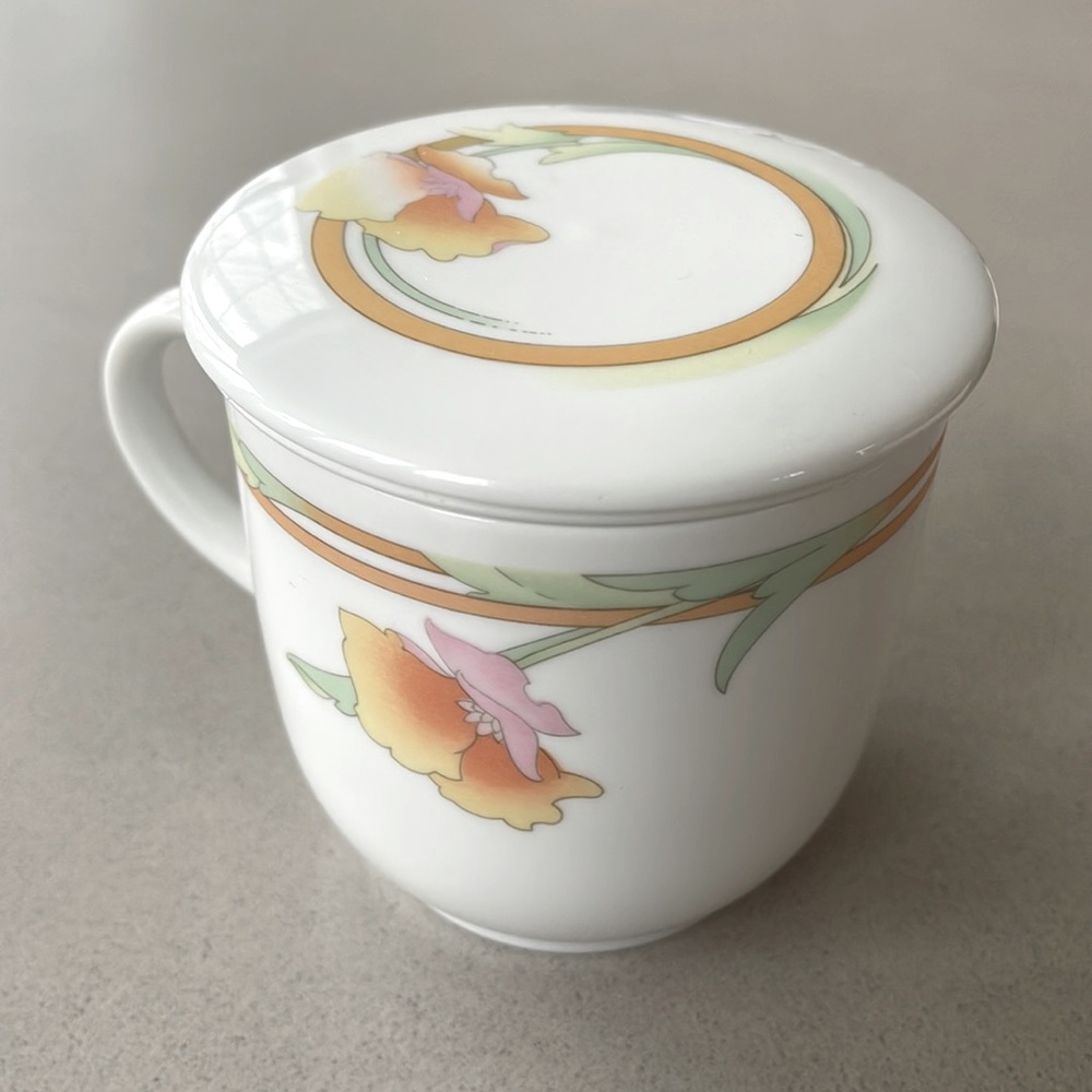 FREE w/ PURCHASE🛍️ || VTG Fine China Mug w Tea Strainer & Cover/Coaster